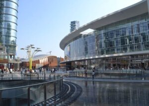 la Piazza Gae Aulenti à Milan