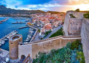 Quelles sont les plus belles villes de Corse en bord de mer ?